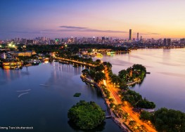 ВЕЧЕРНИЙ ХАНОЙ